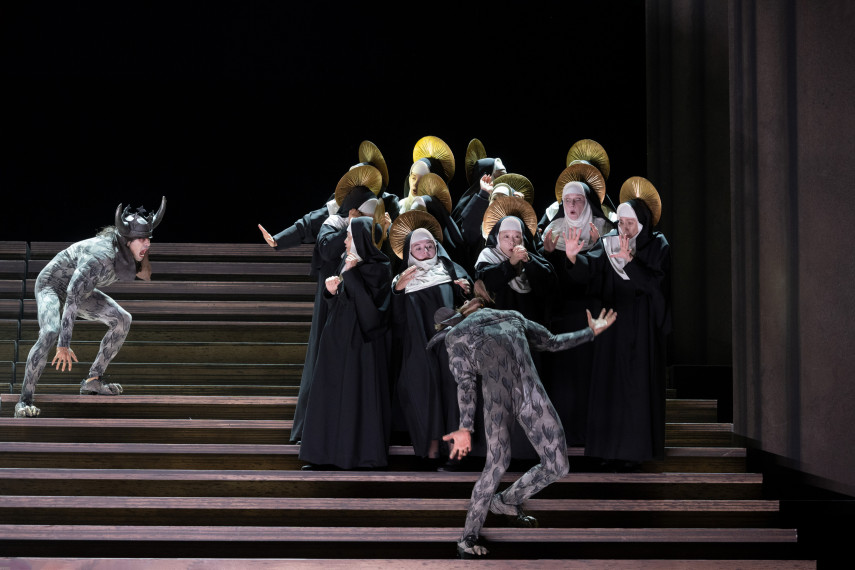 Der Troubadour - LIVE - Royal Opera House London: Scene Image 2